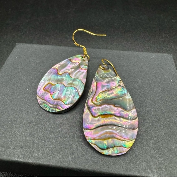 Stunning Mother of Pearl Tear Drop Earrings 14k gold plated hooks - Picture 1 of 9
